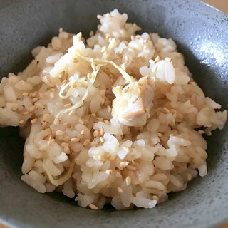 もち麦入♪生姜と鶏肉の炊き込みご飯